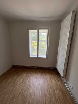 Erstbezug nach Sanierung mit Balkon: Geschmackvolle 3,5-Raum-Wohnung mit geh. Innenausstattung
