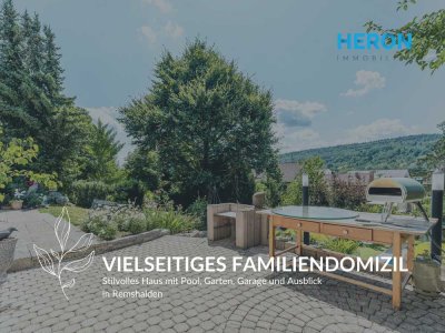 VIELSEITIGES FAMILIENDOMIZIL – Stilvolles Haus mit Pool, Garten, Garage und Ausblick in Remshalden