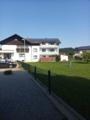 Gepflegte EG-Wohnung mit drei Zimmern und Terrasse in Burgkirchen an der Alz