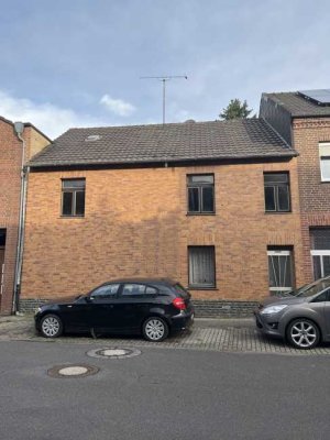 "Ideal für alle Handwerker!"
Sanierungsbedürftiges Einfamilienhaus mit potenzialstarkem Grundstück