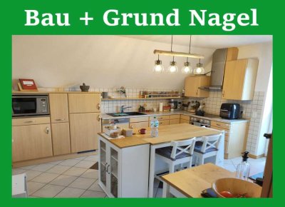 Etagenwohnung (1.Etage) mit separatem Eingang, Einbauküche, Garage, Balkon etc. im Zentrum