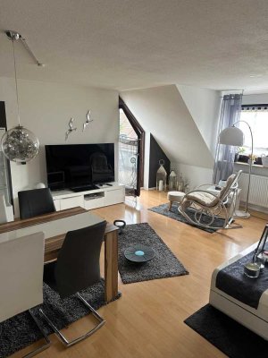 Helle 3,5 Zimmerwohnung mit Dachloggia