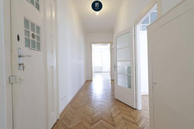 Helle 3,5-Zimmer-Altbauwohnung im Herzen des 8. Bezirks Wiens!!