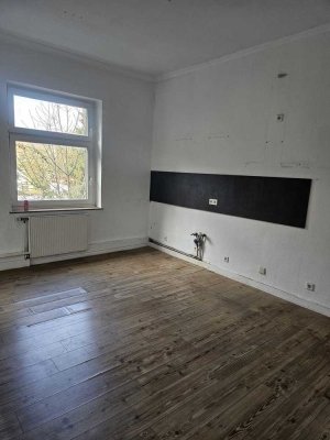 Schöne günstige und zentrale drei Zimmer Wohnung mit Balkon!!!!!