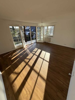 4  Zimmer Wohnung Neu Renoviert mit Großen und Sonnige Balkon