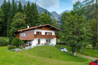 Charmantes Einfamilienhaus mit drei separaten Grundstücken! Eine absolute Rarität!