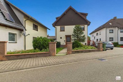 ***Teilvermietetes 3-Familienhaus mit großem Grundstück und Entwicklungspotenzial in Brühl***