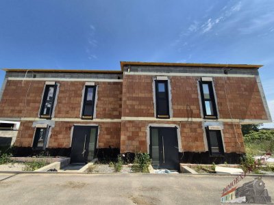 Ganzes Doppelhaus im Rohbau- Wiennähe