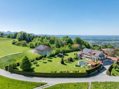 Juwel in malerischer Lage: 
Elegante Residenz mit weiterem Baugrundstück