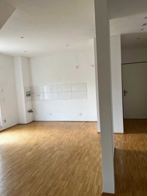 Bad Kreuznach-Süd: helle 3-Zimmer-Wohnung mit Balkon und 2 Aussenstellplätzen