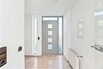 Einziehen & Wohlfühlen: Sanierter Barrierefreier Bungalow mit Einliegeroption und viel Platz