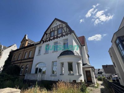 Erstbezug nach Sanierung! 3-Zimmer Wohnung - Wohnen in der Altbau-Villa!