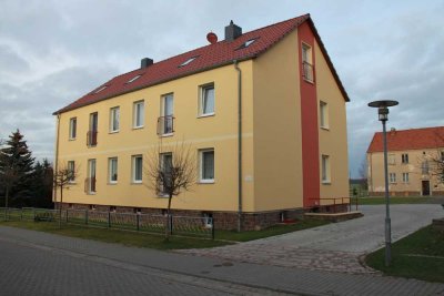 Moderne Wohnung mit Balkon in gepflegtem, kernsaniertem kleinen Mehrfamilienhaus