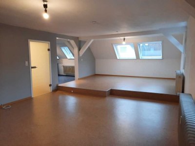 Gepflegte, helle 3-Raum-DG-Wohnung in Kirchheimer Innenstadt