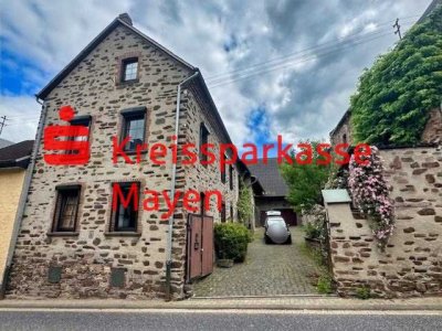 Historisches Einfamilienhaus mit großzügigem Grundstück in Metternich