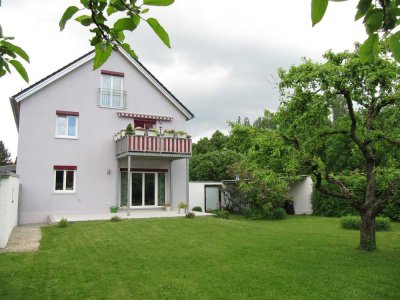 Sonnige 3 Zimmerwohnung mit Balkon 1.OG in freistehendem 3 Familienhaus in Augsburg-Hochzoll