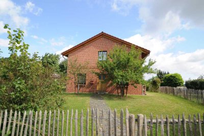 Preiswertes, gepflegtes 4-Zimmer-Einfamilienhaus mit geh. Innenausstattung und EBK