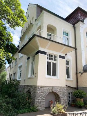 Köln-Thielenbruch: Repräsentative Maisonette-Wohnung in Jugendstil-Villa
