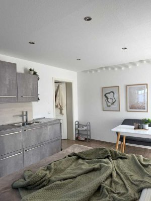 Moderne Einzimmerwohnung mit hochwertiger Küche & Wohlfühlbad im Erdgeschoss
