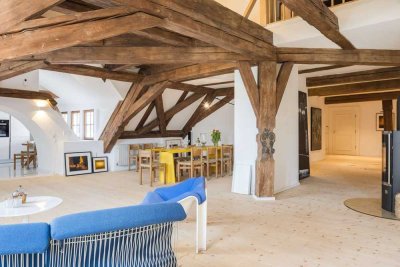 Schloss Weyhern – Stilvolles Wohnen unter historischem Dach:  DG Maisonette-Wohnung