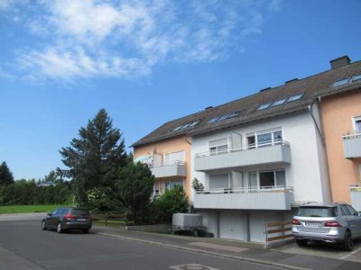 Taunusstein, solide 2 Zimmer, Küche, Bad, Balkon - grüne ruhige Lage