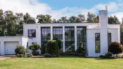 Exklusive Bauhausvilla in zeitloser Eleganz