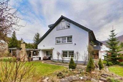 Vielseitiges Zweifamilienhaus mit hochwertiger Ausstattung in idyllischer Lage