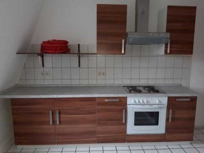 +++ Große Dachgeschosswohnung zum selbst herrichten +++