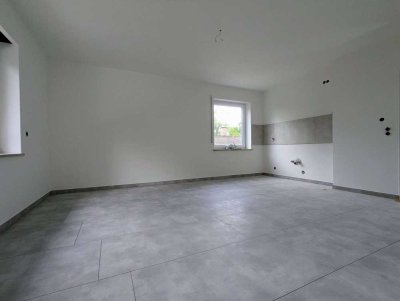 KAINZ-IMMO.DE- Erstbezug nach Renovierung! Großzügige 3-Zimmer-OG-Wohnung