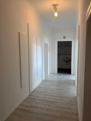 Stilvolle Altbauwohnung – bezugsfertig und lichtdurchflutet