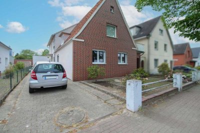 Kapitalanlage in Bad Schwartau: vermietetes 3-Parteien-Haus auf großem Eigenlandgrundstück