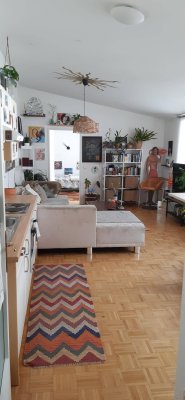 Schöne 2-Zimmer Dachgeschosswohnung im Herzen der Stadt