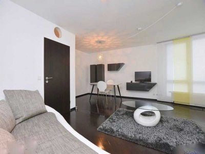 Freundliche und vollst. renovierte 2-Zimmer-Wohnung mit geh. Innenausstattung mit Balkon und EBK