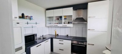 Helle 2-Zimmer-Wohnung mit Südbalkon, Einbauküche & Teilmöblierung in Krefeld-Inrath