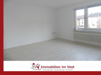 ***Zentral in Bochum*** renovierte, helle Etagenwohnung in Citynähe