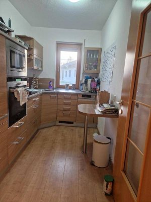 attraktive 4-Zimmer-Wohnung mit Loggia und PKW-Stellplatz im Freien
