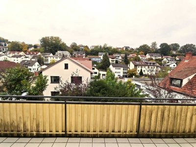 Renovierte 4-Zimmer-Wohnung mit Balkon, Stellplatz und Einbauküche in schöner Lage von Neckargemünd