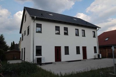 Helle Doppelhaushälfte zum Erstbezug in Berlin Kaulsdorf