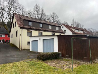 Renovierungsbedürftige Doppelhaushälfte mit viel Potenzial in ruhiger Lage