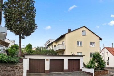 Karlsruhe-Knielingen: 4 Wohnungen mit 5 Garagen! Mehrfamilienhaus ideal für Anleger & Eigennutzer