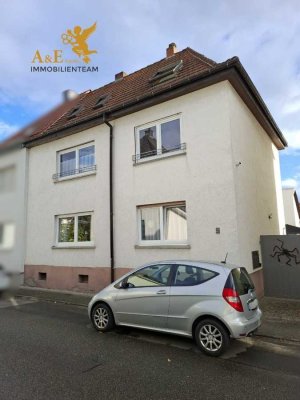 Zweifamilienhaus perfekt für Mehrgenerationenwohnen in Weinheim-Sulzbach zu verkaufen.