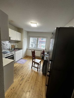 Möbliertes Zimmer zur zwichenmiete (mit Anmeldung)