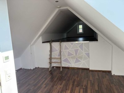 Modernisierte Wohnung mit dreieinhalb Zimmern und Balkon in Aystetten