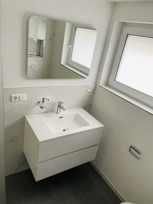 Erstbezug nach Sanierung: Exklusive 3-Raum-1.OG-Wohnung mit luxuriöser Innenausstattung in Nehren