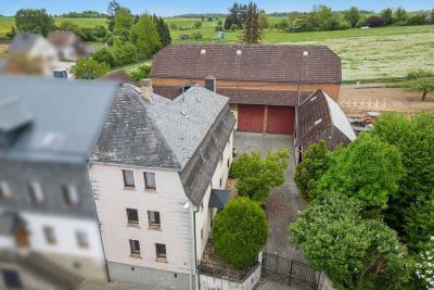 Gepflegte Hofreite mit vielen Nebengebäuden, Wiese und sehr großem Grundstück