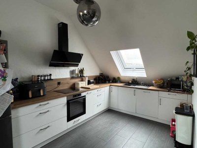 Moderne 4 Zimmerwohnung, Feldrandlage, Dachterrasse, 122 m² inkl. Küche und Kamin