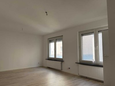 Frisch Sanierte 1,5 ZKB Wohnung mit Bad, bodentiefer Dusche und WC in Höchst