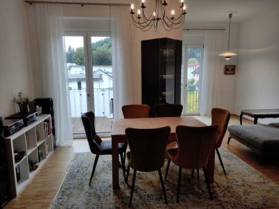 Großzügige, helle 2,5-Zimmer-Wohnung mit tollem Ausblick, ideal für Paare oder Singles
