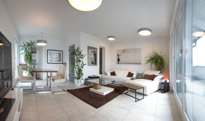 Exklusive Neuwertige 3-Zi-DG-Whg. mit grosser Dachterrasse, EBK & 2 Stellplätzen – Westpark 3 Min.