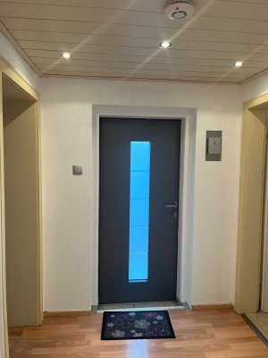 Modernisierte Wohnung mit drei Zimmern und EBK in Bürstadt